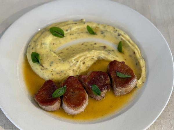 Muschiulet de Porc si Piure de Cartofi cu Trufe